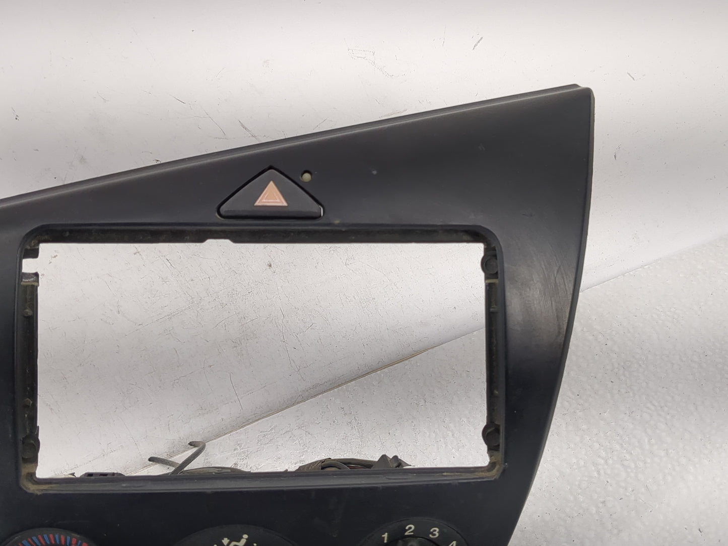 2000-2007 Ford Focus Climate Control Module Temperature AC/Heater Replacement P/N:44ZG-2445 Fits OEM Used Auto Parts - Oemus