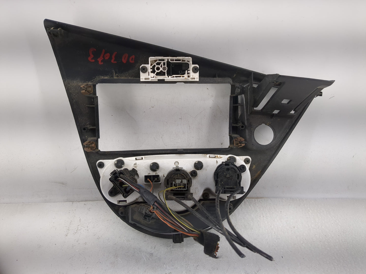 2000-2007 Ford Focus Climate Control Module Temperature AC/Heater Replacement P/N:44ZG-2445 Fits OEM Used Auto Parts - Oemus