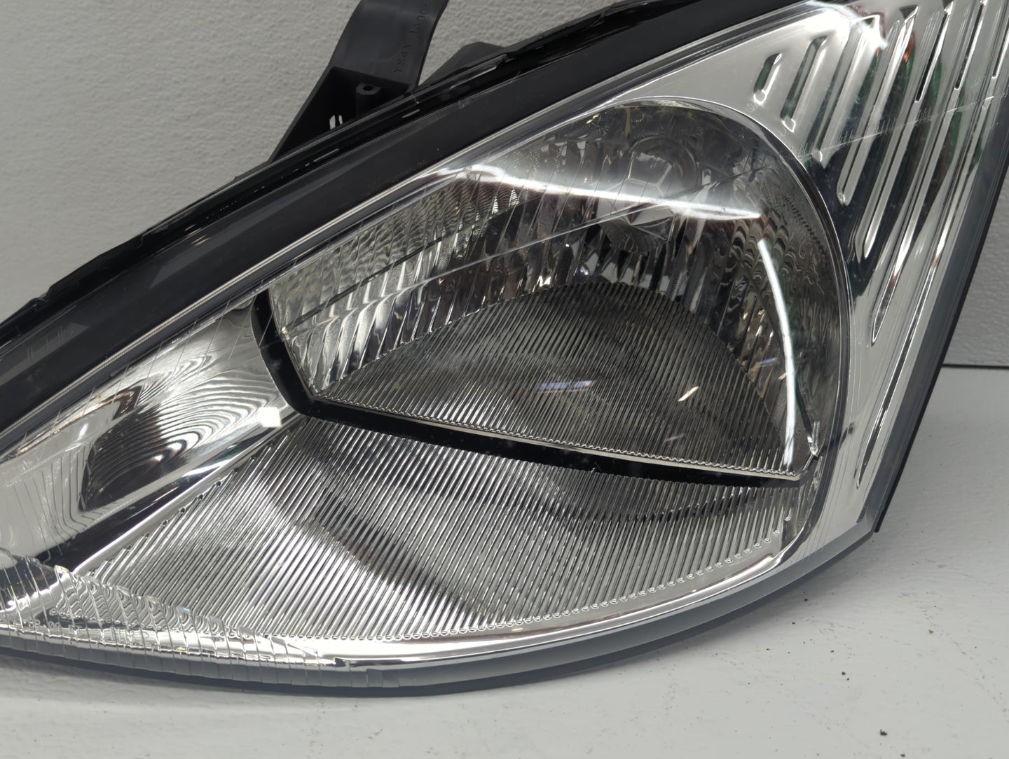 2003-2004 Ford Focus Driver Left Oem Head Light Headlight Lamp - Oemusedautoparts1.com