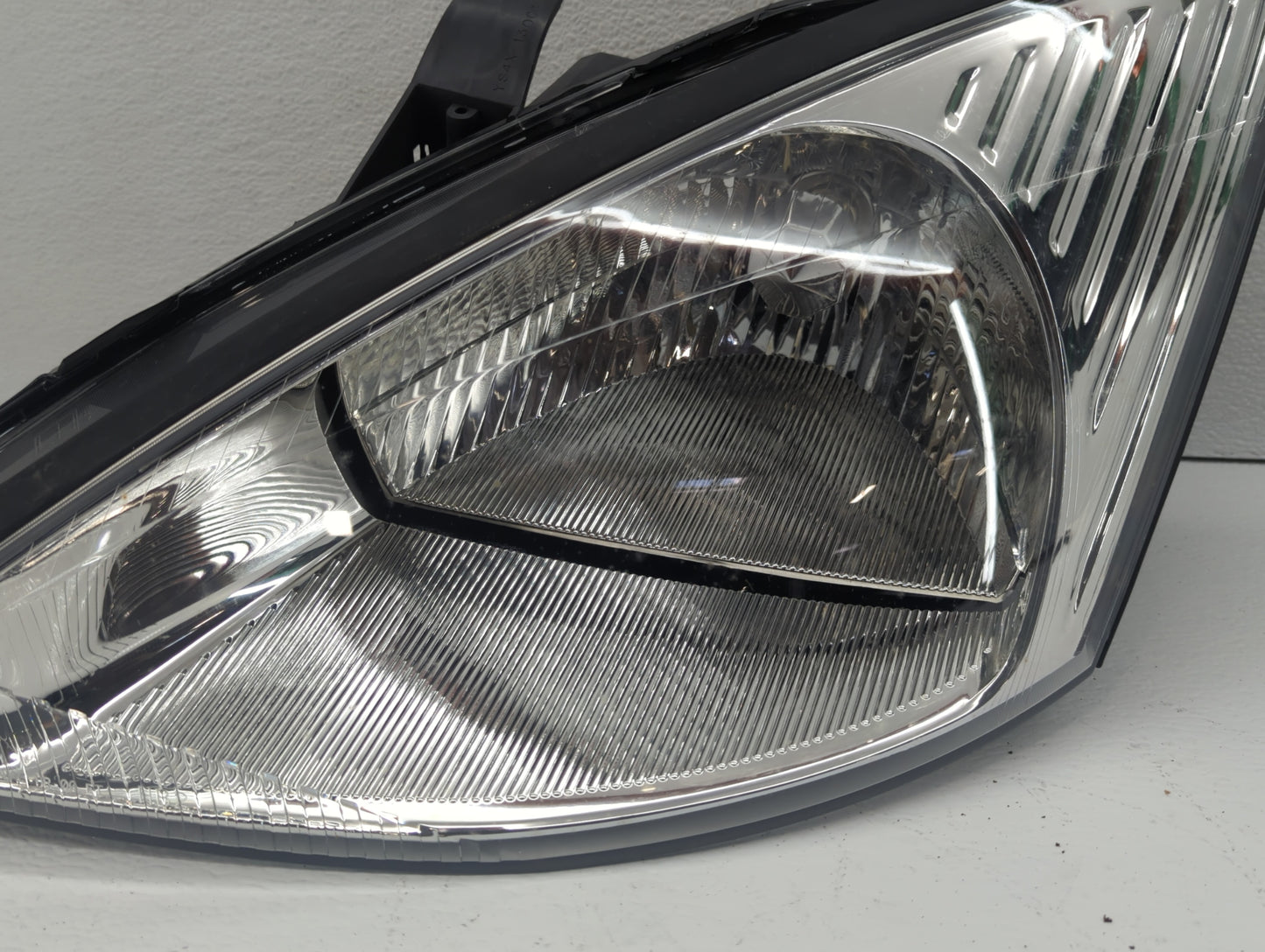 2003-2004 Ford Focus Driver Left Oem Head Light Headlight Lamp - Oemusedautoparts1.com