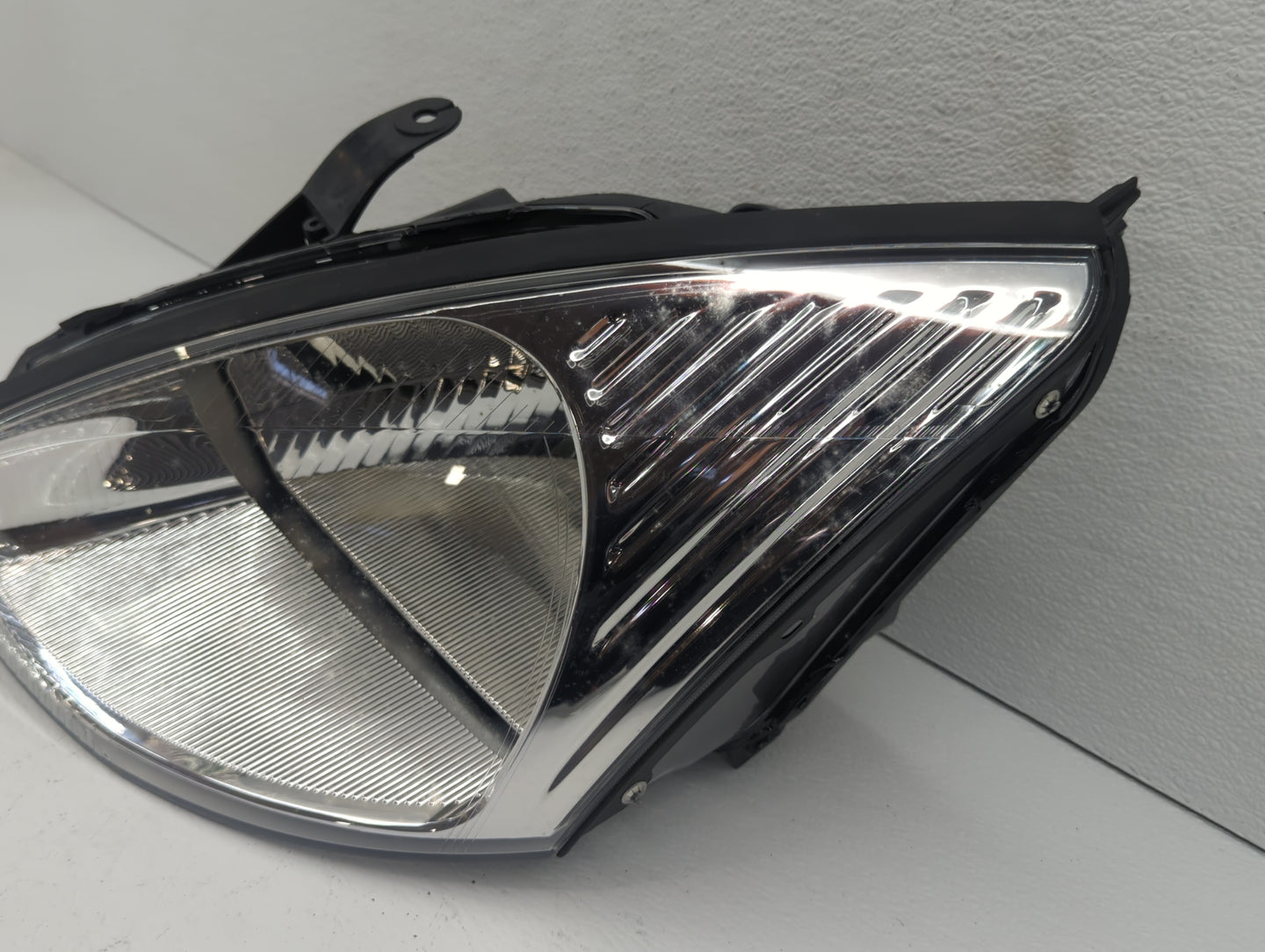 2003-2004 Ford Focus Driver Left Oem Head Light Headlight Lamp - Oemusedautoparts1.com