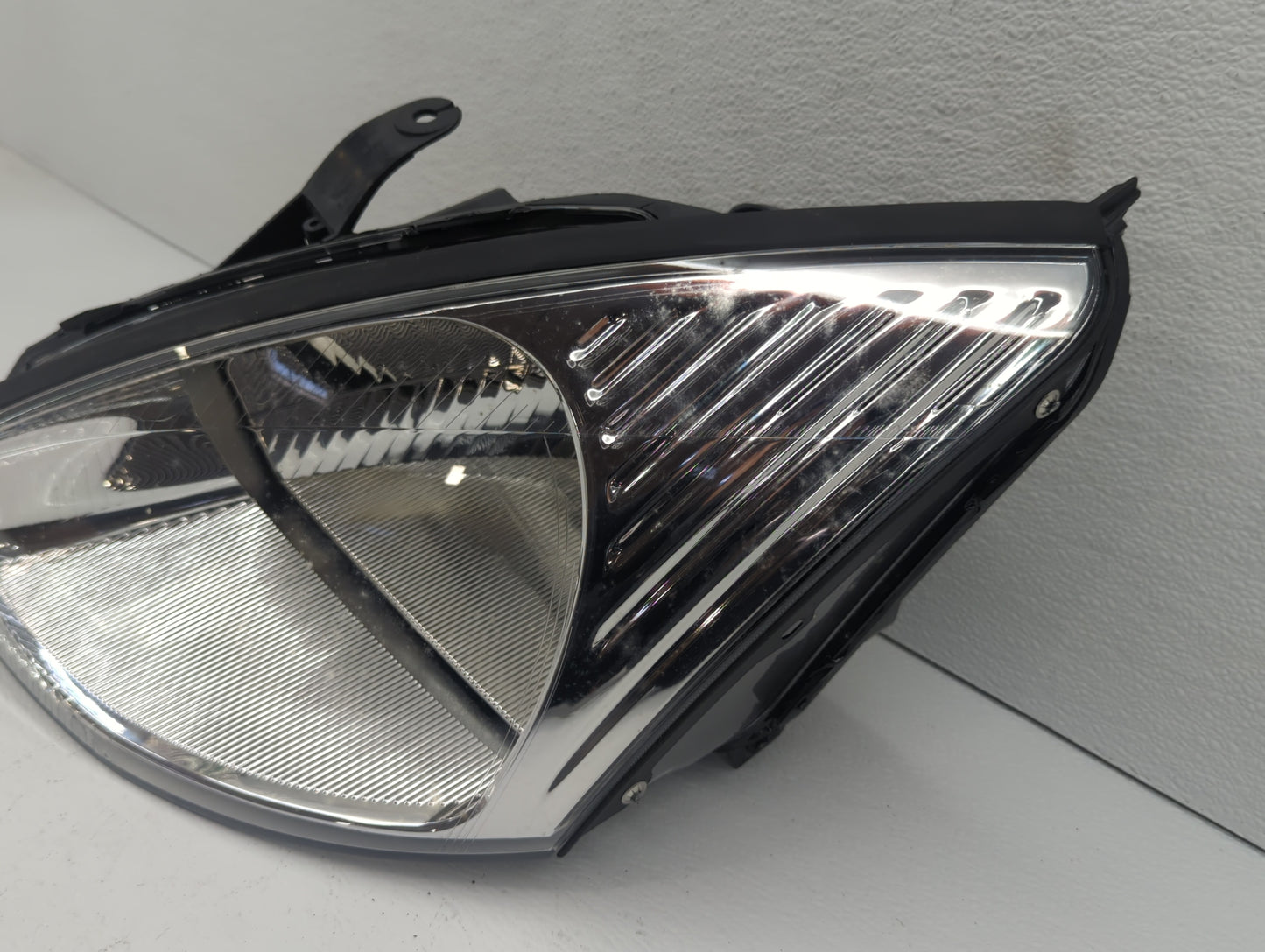2003-2004 Ford Focus Driver Left Oem Head Light Headlight Lamp - Oemusedautoparts1.com