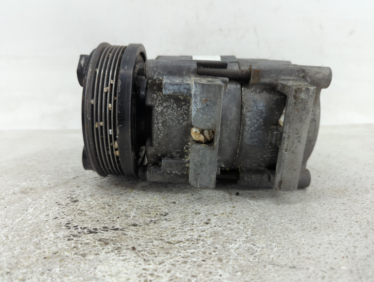 2002 Ford Mondeo Alternator Replacement Generator Charging Assembly Engine OEM P/N:2200TDCI Fits OEM Used Auto Parts - Oemus