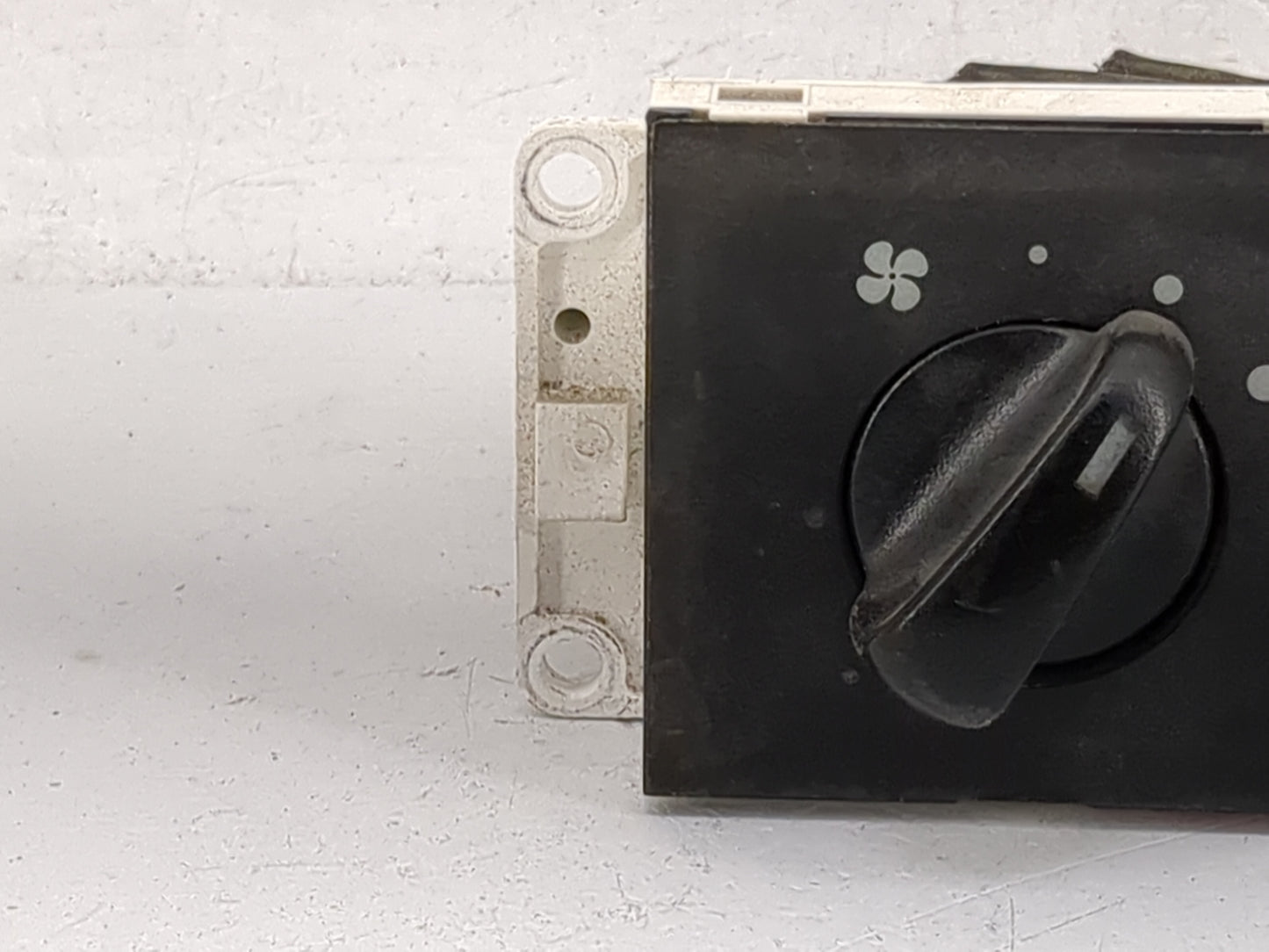 2001-2004 Ford Mustang Climate Control Module Temperature AC/Heater Replacement Fits Fits 2001 2002 2003 2004 OEM Used Auto 