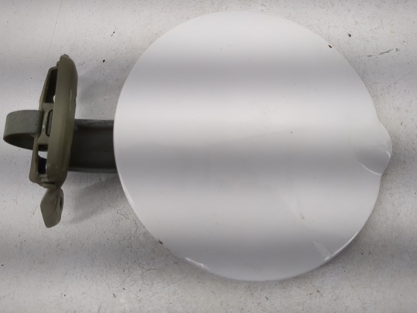 2002 Ford Mustang Fuel Tank Door Lid Gas Tank White - Oemusedautoparts1.com