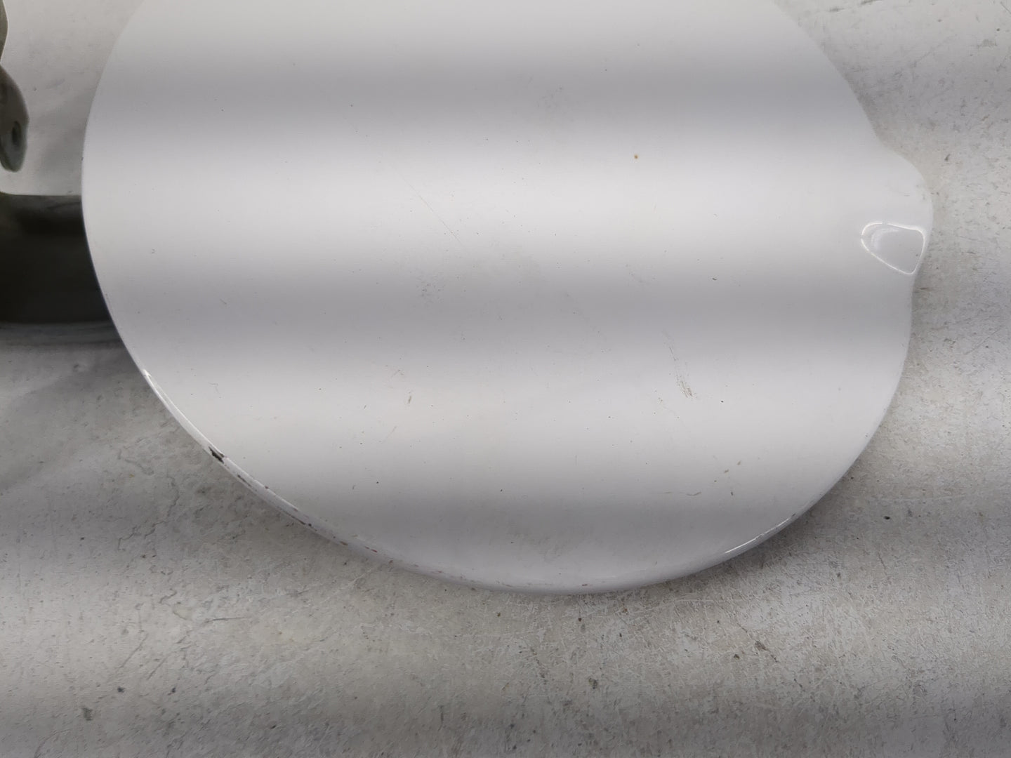 2002 Ford Mustang Fuel Tank Door Lid Gas Tank White - Oemusedautoparts1.com