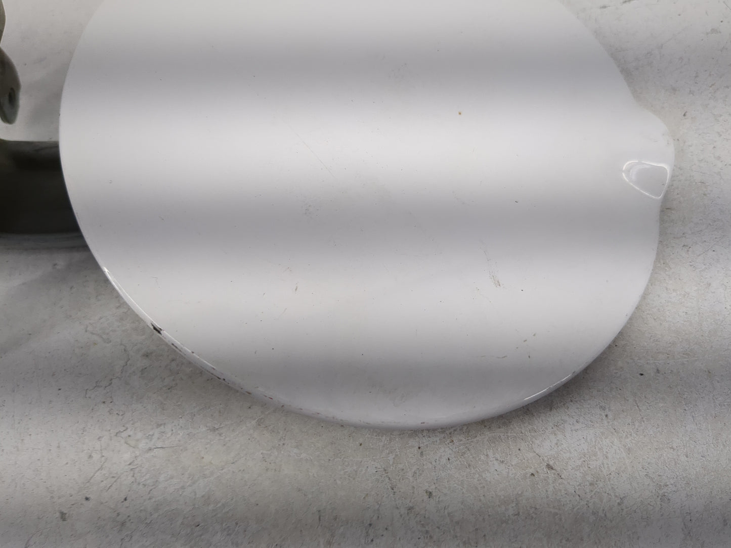 2002 Ford Mustang Fuel Tank Door Lid Gas Tank White - Oemusedautoparts1.com