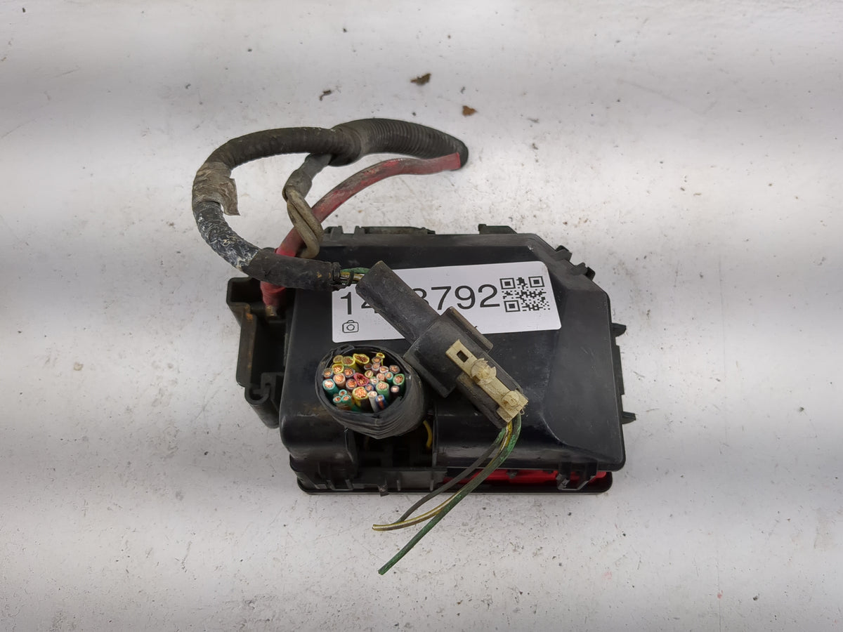2001-2002 Ford Mustang Fusebox Fuse Box Panel Relay Module P/N:F8ZB-14A003-C Fits Fits 2001 2002 OEM Used Auto Parts - Oemus