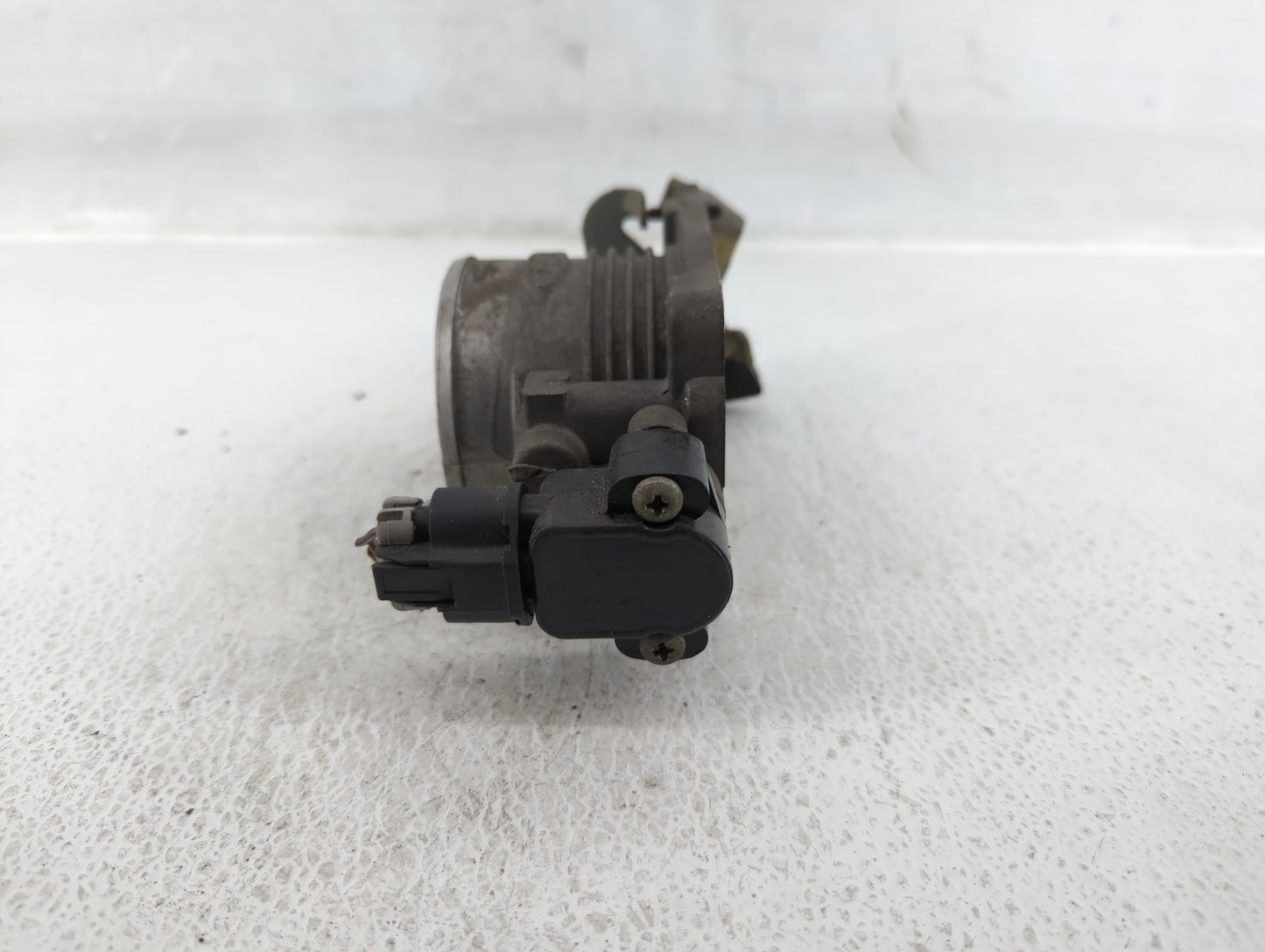 2002-2004 Ford Mustang Throttle Body P/N:2R3U-BA F4SF 9B989 Fits Fits 2002 2003 2004 OEM Used Auto Parts - Oemusedautoparts1