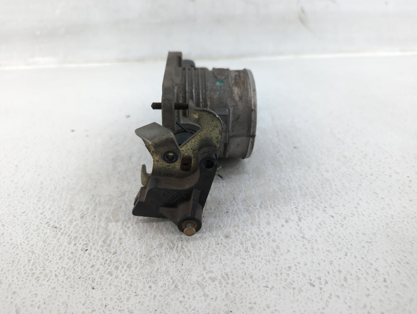 2002-2004 Ford Mustang Throttle Body P/N:2R3U-BA F4SF 9B989 Fits Fits 2002 2003 2004 OEM Used Auto Parts - Oemusedautoparts1