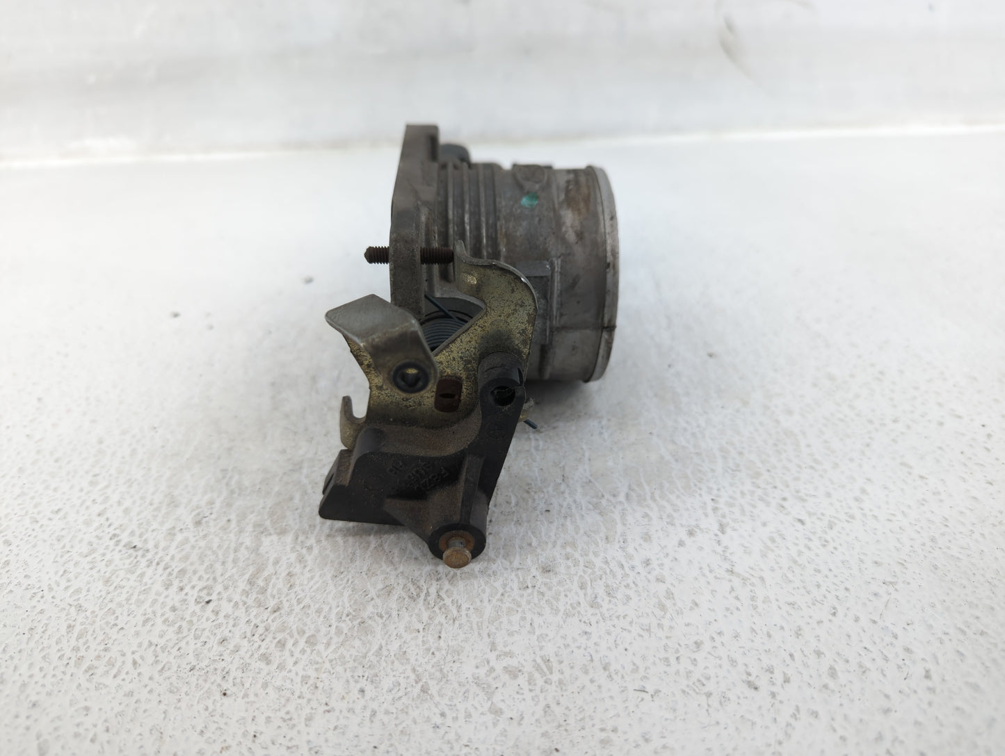 2002-2004 Ford Mustang Throttle Body P/N:2R3U-BA F4SF 9B989 Fits Fits 2002 2003 2004 OEM Used Auto Parts - Oemusedautoparts1