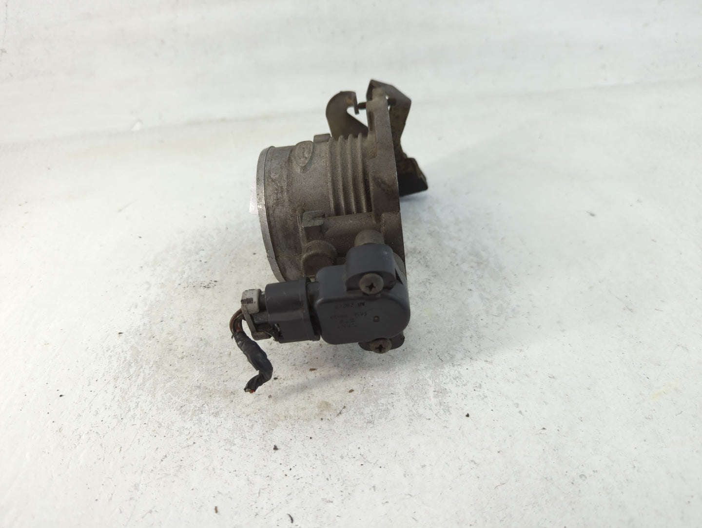 2002-2004 Ford Mustang Throttle Body P/N:F48F-98989 Fits Fits 2002 2003 2004 OEM Used Auto Parts - Oemusedautoparts1.com