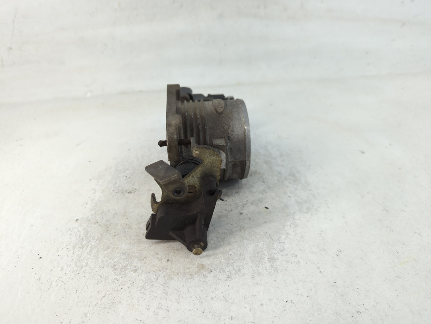 2002-2004 Ford Mustang Throttle Body P/N:F48F-98989 Fits Fits 2002 2003 2004 OEM Used Auto Parts - Oemusedautoparts1.com