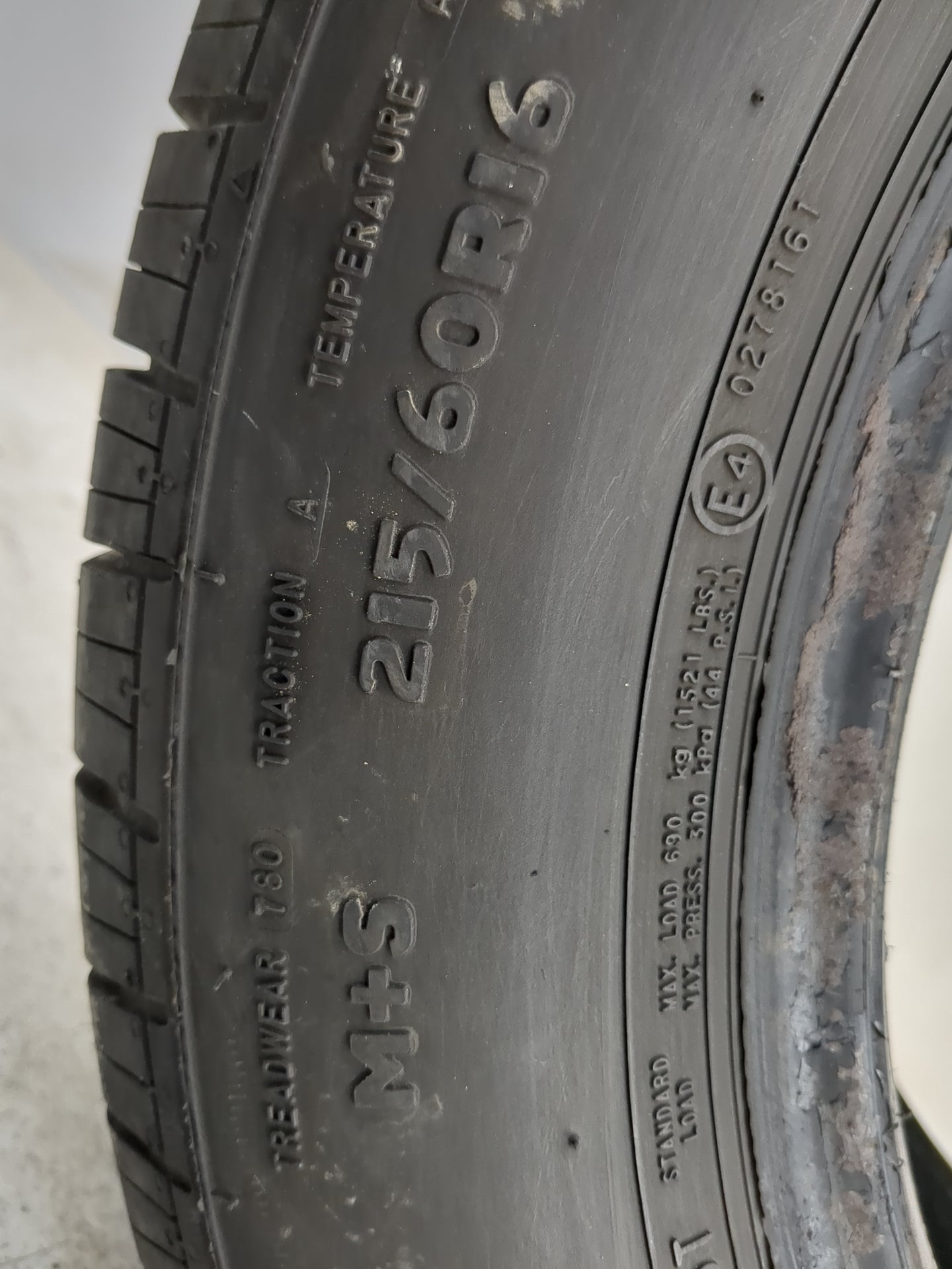 Used Tire 215/60R16 MASTERCRAFT LSR GRAND TOURING 95T - Tread Depth 9/32 - Oemusedautoparts1.com