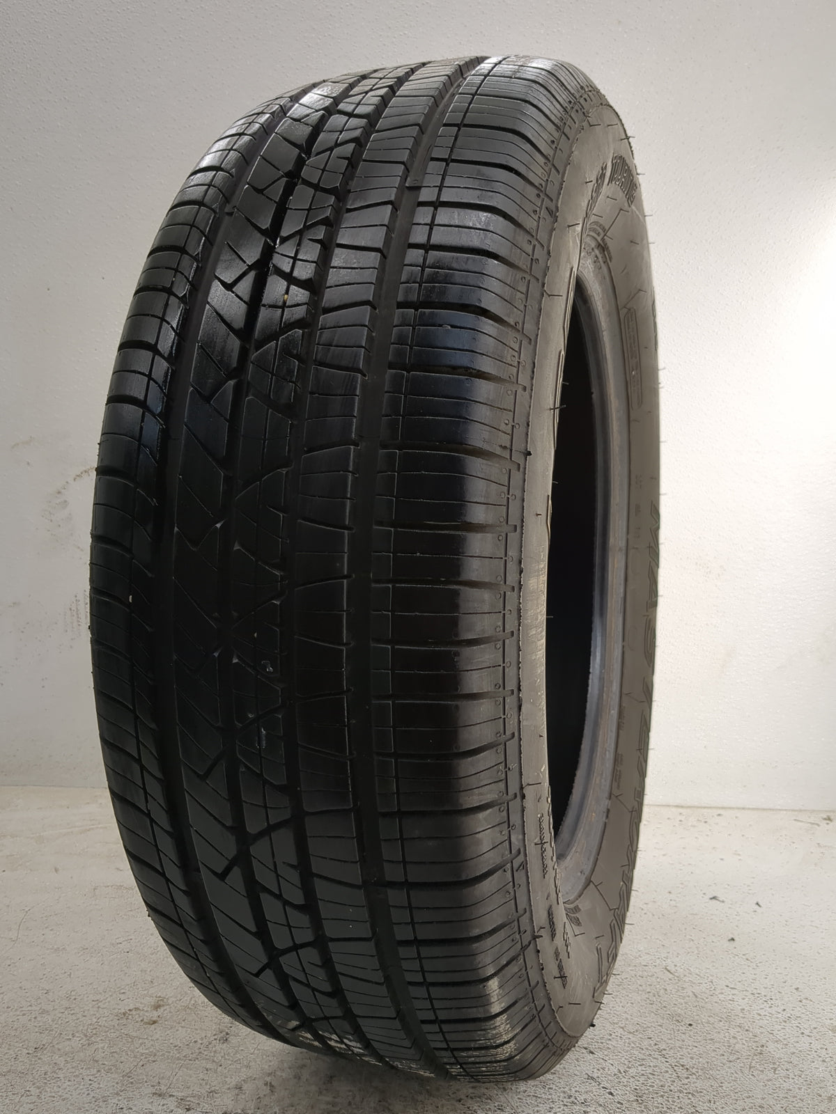 Used Tire 215/60R16 MASTERCRAFT LSR GRAND TOURING 95T - Tread Depth 9/32 - Oemusedautoparts1.com