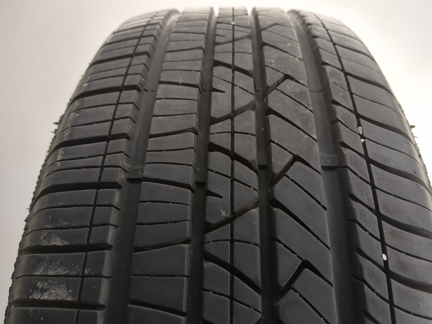 Used Tire 215/60R16 MASTERCRAFT LSR GRAND TOURING 95T - Tread Depth 9/32 - Oemusedautoparts1.com