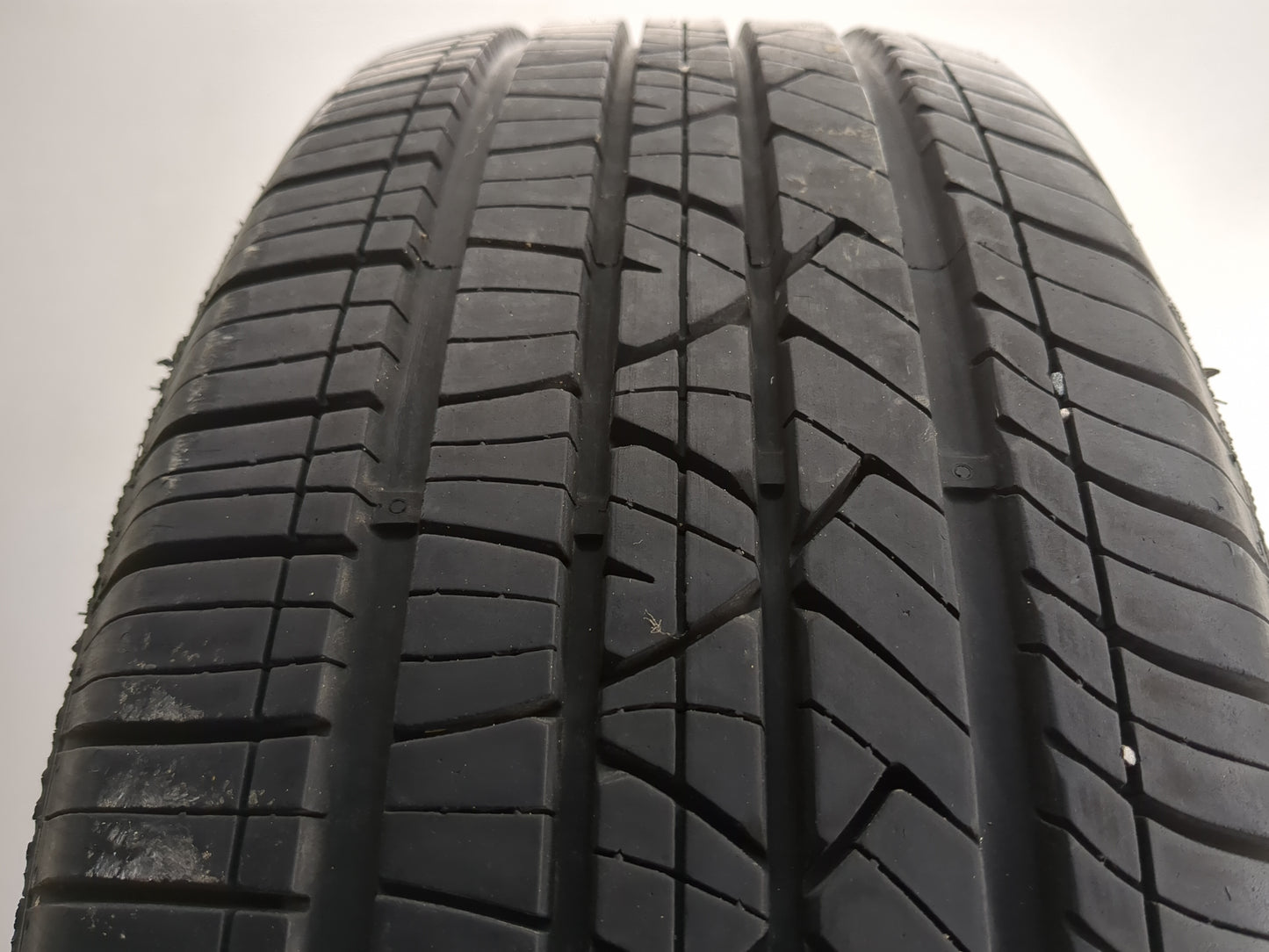 Used Tire 215/60R16 MASTERCRAFT LSR GRAND TOURING 95T - Tread Depth 9/32 - Oemusedautoparts1.com