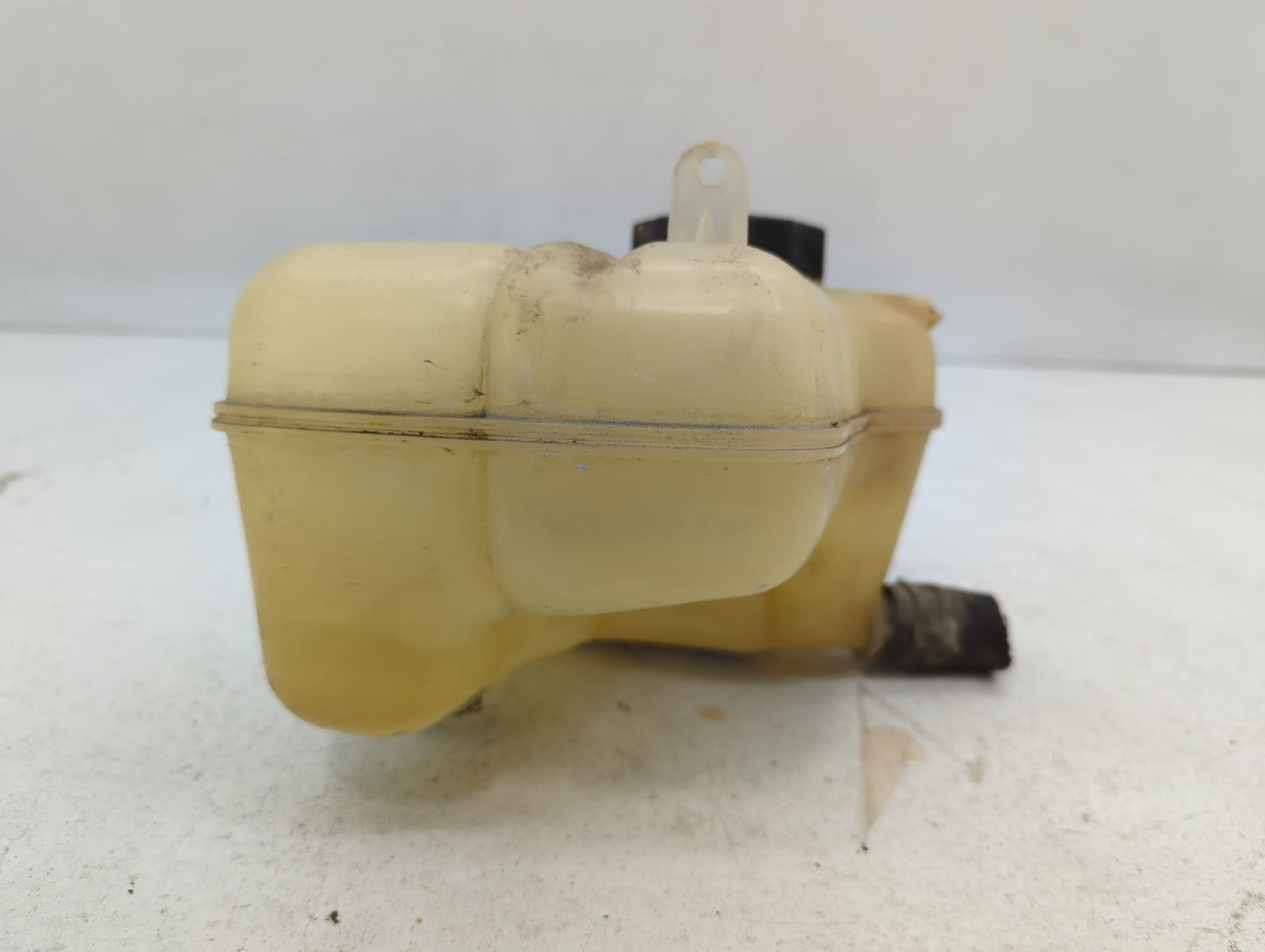 2000-2007 Ford Taurus Radiator Coolant Overflow Expansion Tank Bottle - Oemusedautoparts1.com