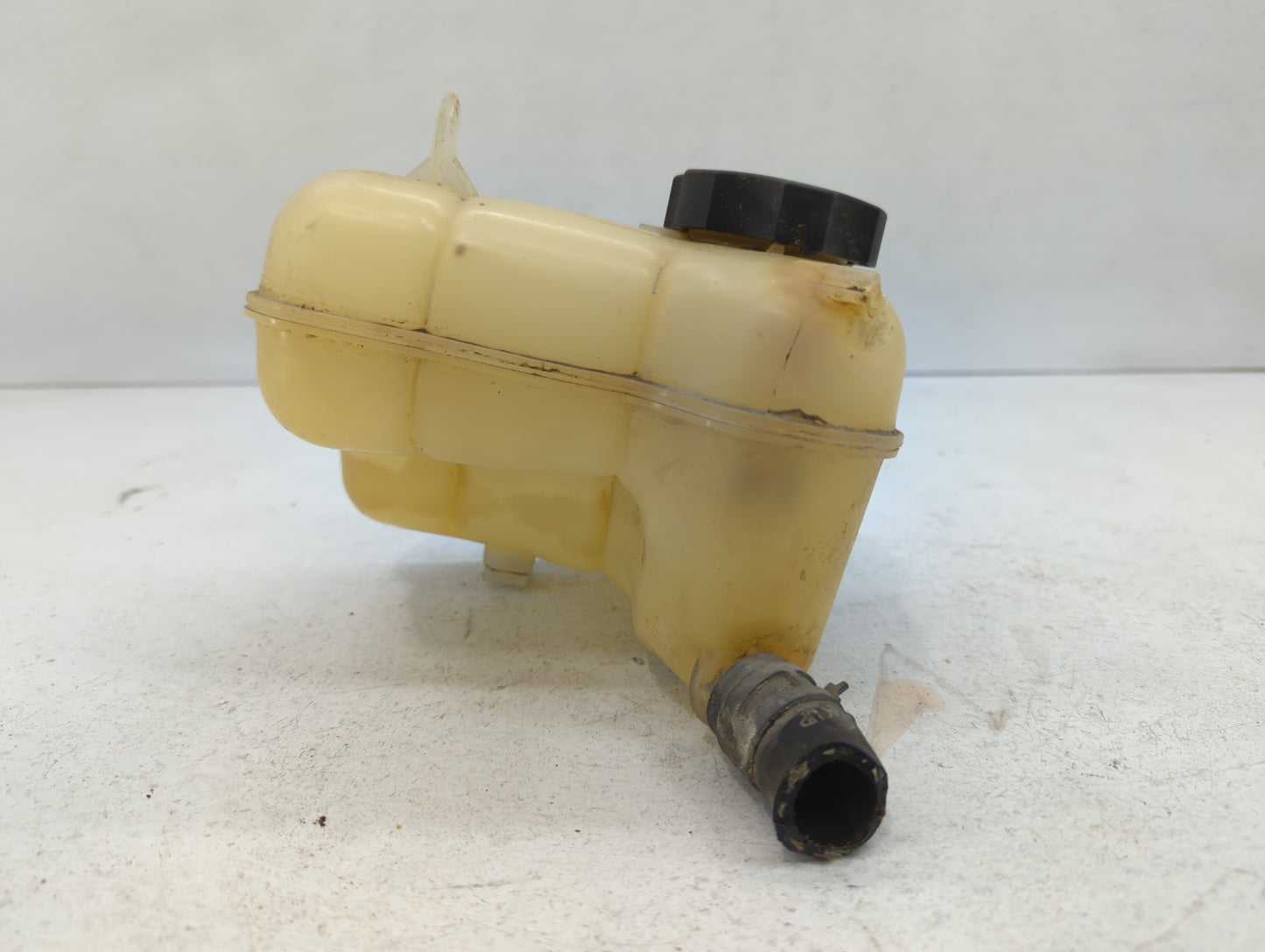 2000-2007 Ford Taurus Radiator Coolant Overflow Expansion Tank Bottle - Oemusedautoparts1.com