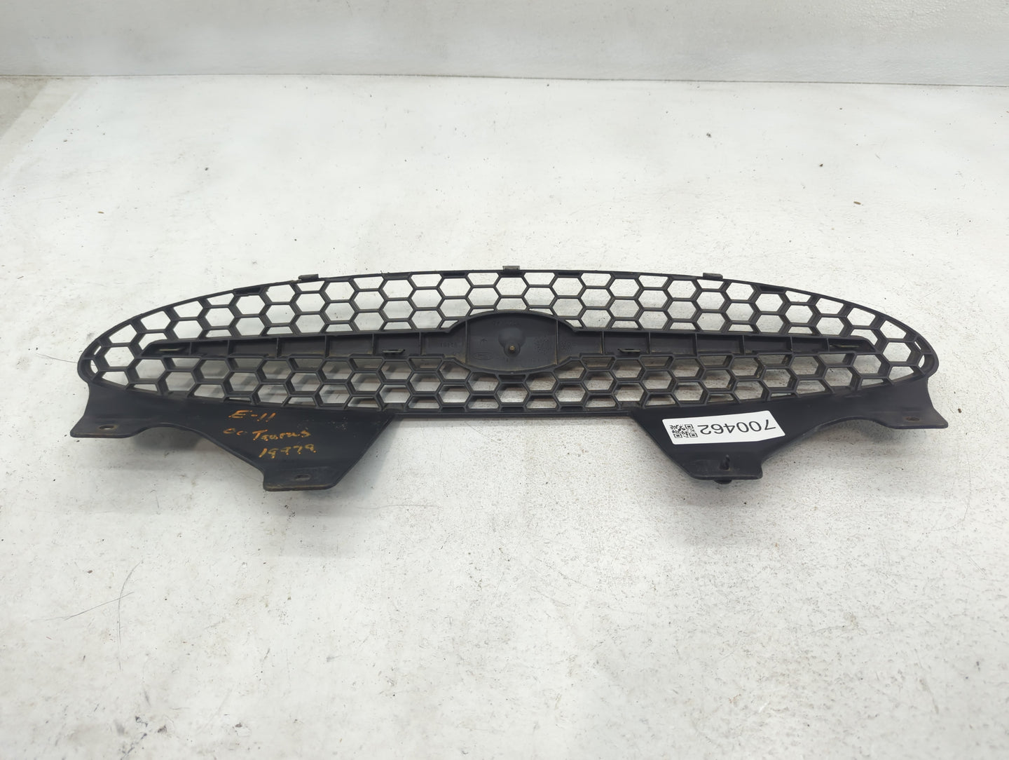2000-2003 Ford Taurus Front Grille Bumper Not Included - Oemusedautoparts1.com