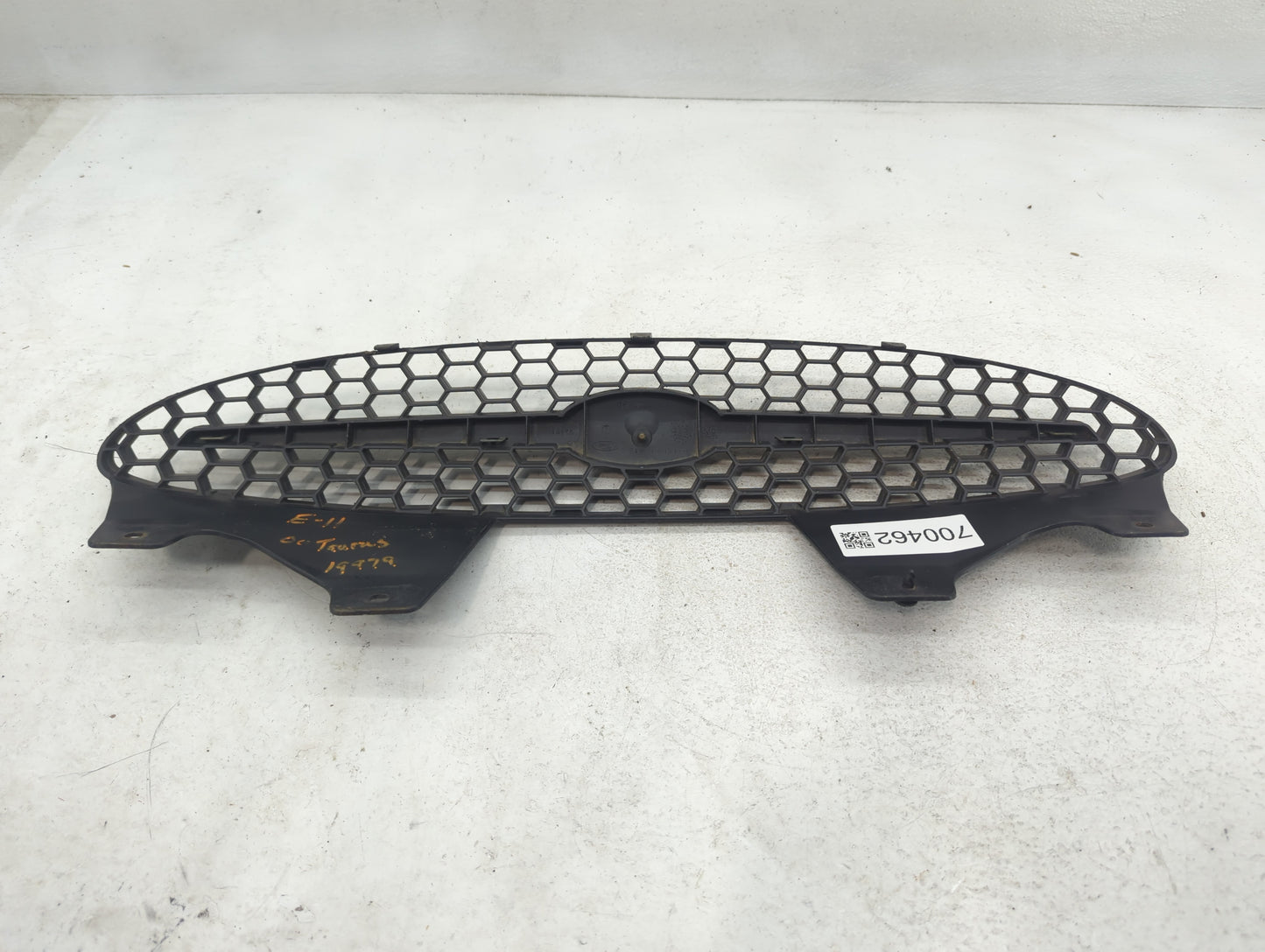 2000-2003 Ford Taurus Front Grille Bumper Not Included - Oemusedautoparts1.com