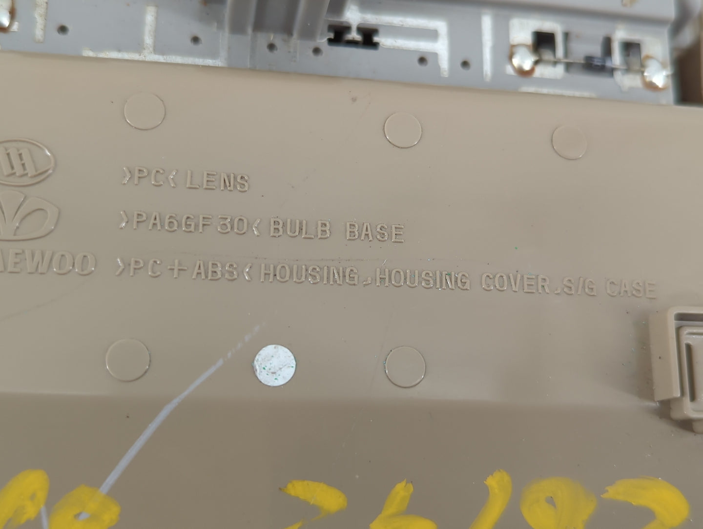 2002 Gmc Chevrolet Overhead Roof Console - Oemusedautoparts1.com