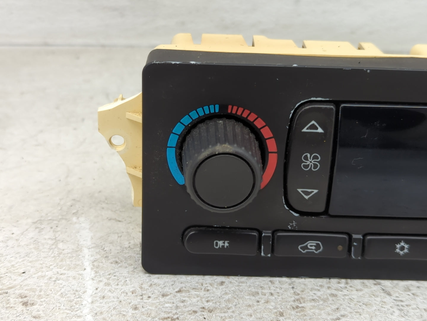 2002 Gmc Envoy Climate Control Module Temperature AC/Heater Replacement P/N:15079112 Fits OEM Used Auto Parts - Oemusedautop