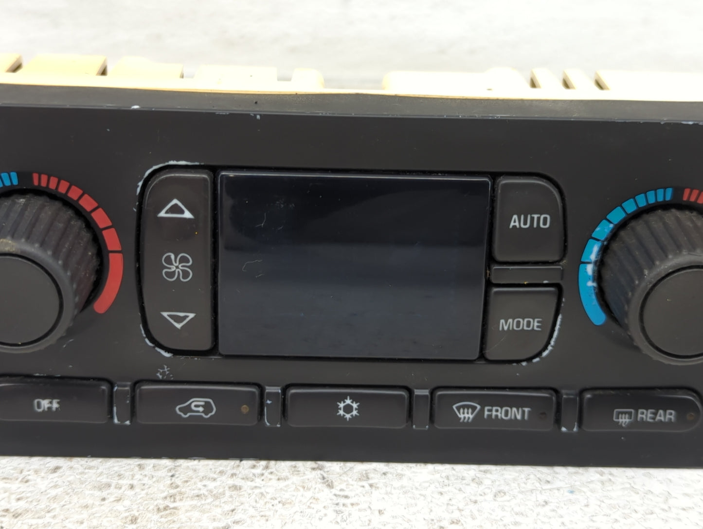 2002 Gmc Envoy Climate Control Module Temperature AC/Heater Replacement P/N:15079112 Fits OEM Used Auto Parts - Oemusedautop