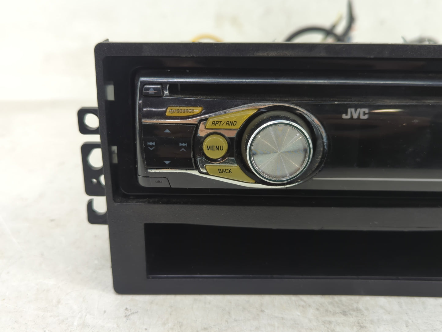 2002 Gmc Envoy Radio AM FM Cd Player Receiver Replacement Fits OEM Used Auto Parts - Oemusedautoparts1.com