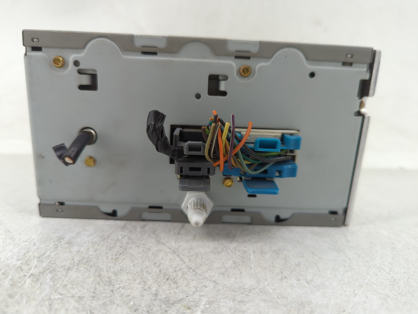 2002-2003 Gmc Envoy Radio AM FM Cd Player Receiver Replacement P/N:09394159 Fits Fits 2002 2003 OEM Used Auto Parts - Oemuse