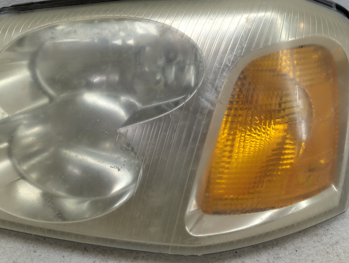 2002-2009 Gmc Envoy Driver Left Oem Head Light Headlight Lamp - Oemusedautoparts1.com