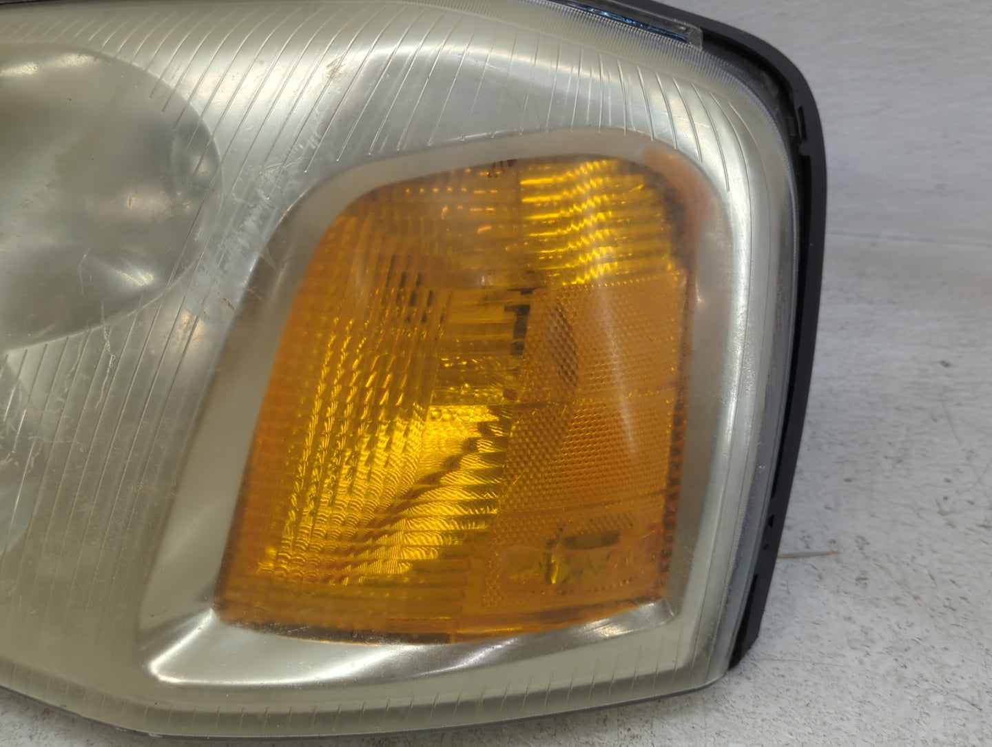 2002-2009 Gmc Envoy Driver Left Oem Head Light Headlight Lamp - Oemusedautoparts1.com