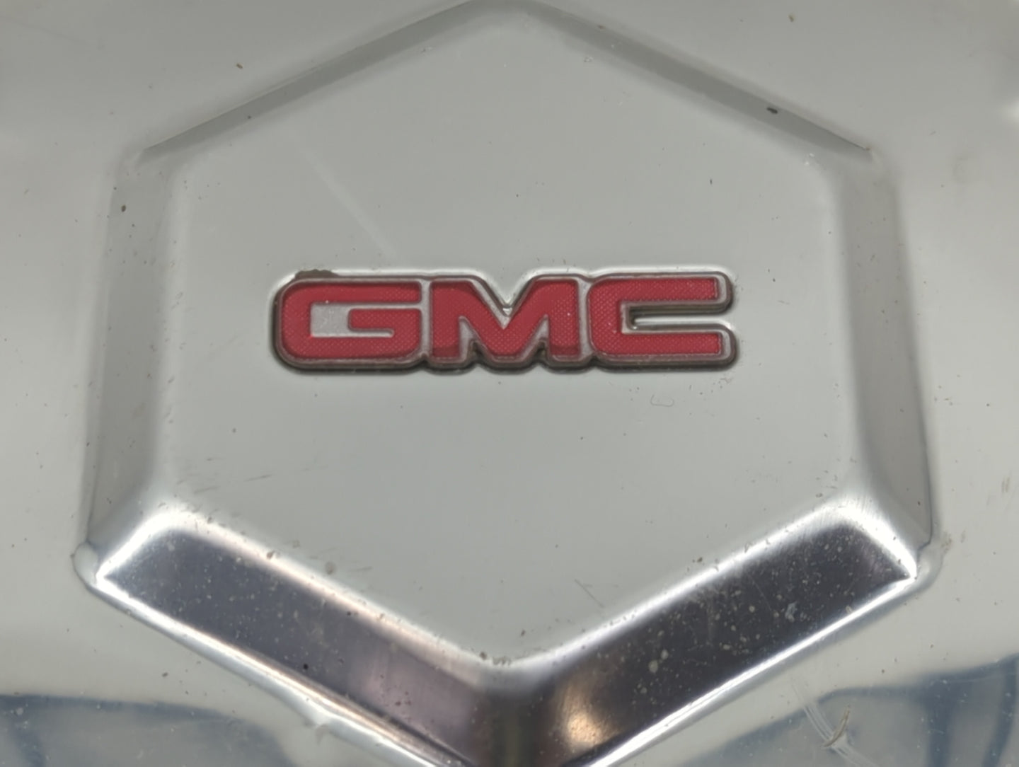 2002 Gmc Envoy Center Cap Oem 1438690 - Oemusedautoparts1.com