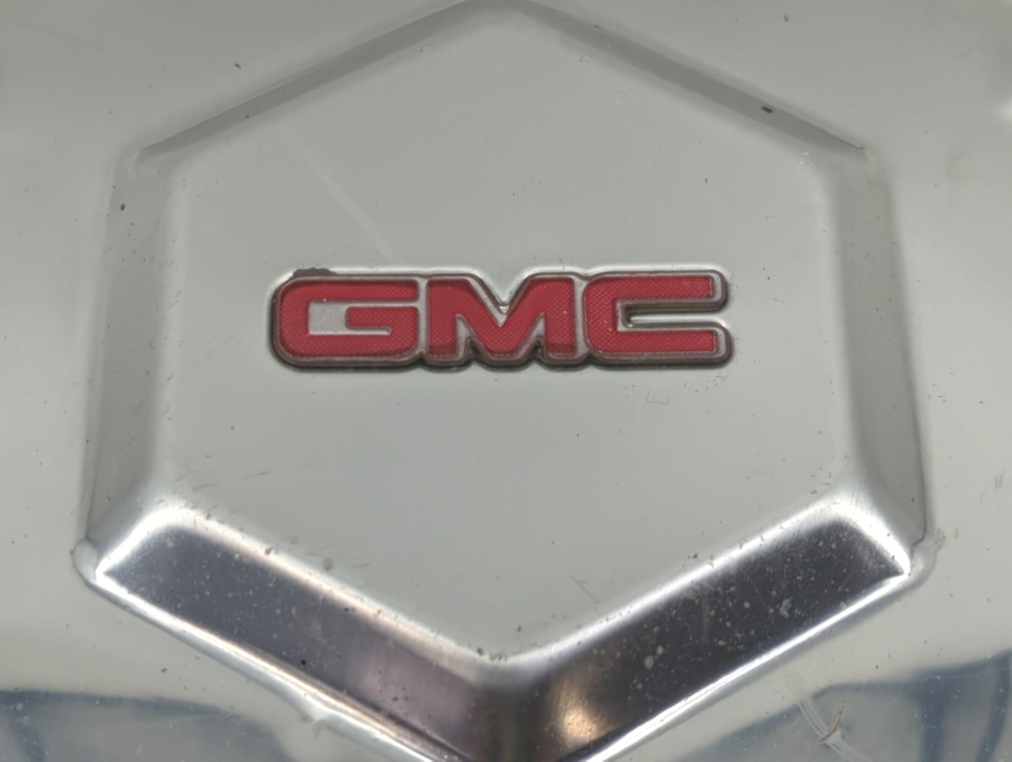 2002 Gmc Envoy Center Cap Oem 1438690 - Oemusedautoparts1.com