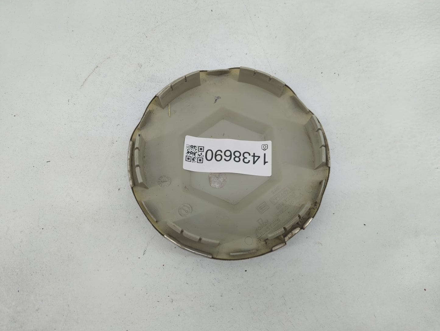 2002 Gmc Envoy Center Cap Oem 1438690 - Oemusedautoparts1.com