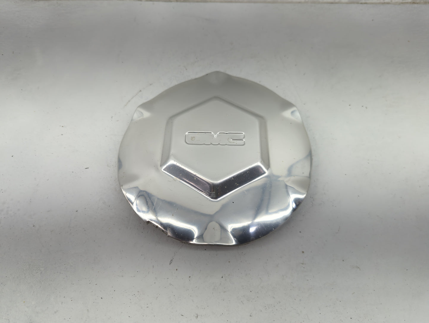 2002 Gmc Envoy Center Cap Oem 1438691 - Oemusedautoparts1.com