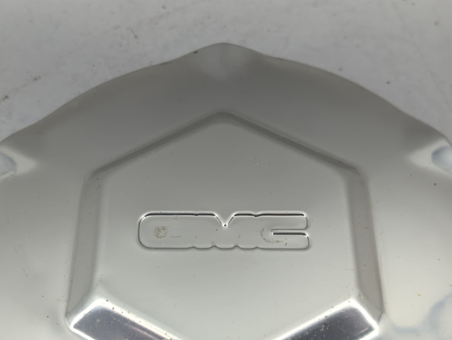 2002 Gmc Envoy Center Cap Oem 1438691 - Oemusedautoparts1.com