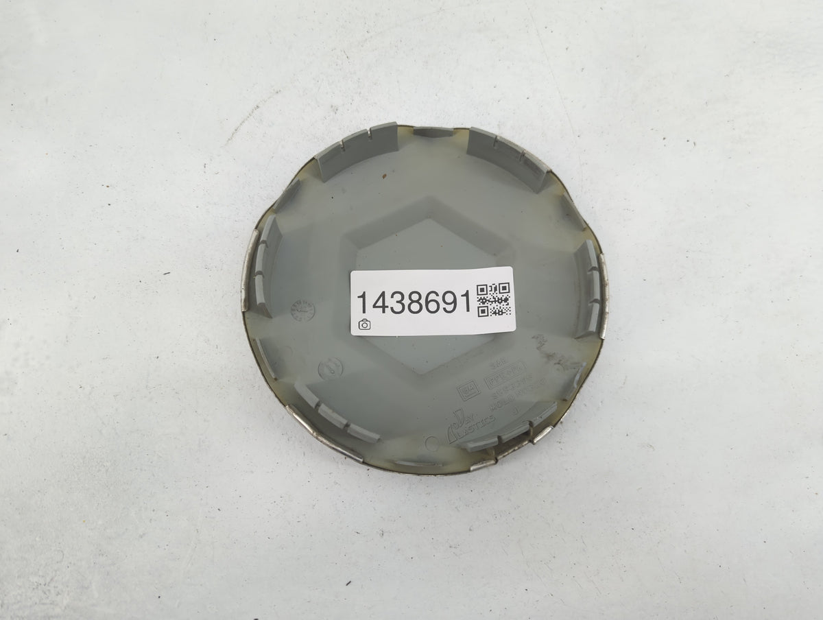 2002 Gmc Envoy Center Cap Oem 1438691 - Oemusedautoparts1.com