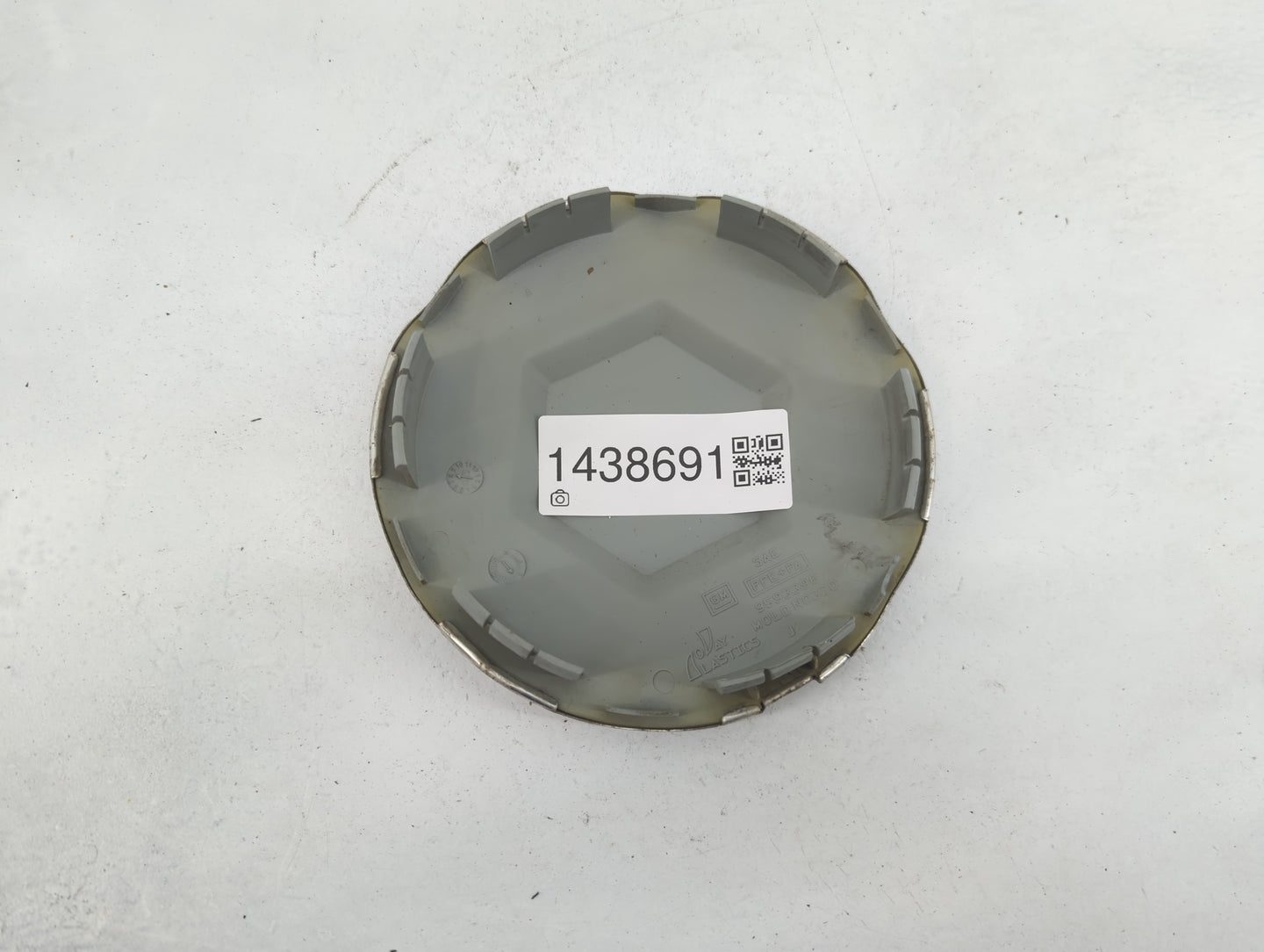 2002 Gmc Envoy Center Cap Oem 1438691 - Oemusedautoparts1.com