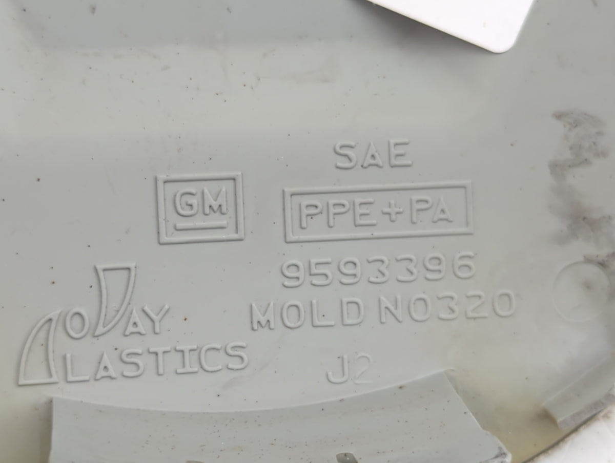 2002 Gmc Envoy Center Cap Oem 1438691 - Oemusedautoparts1.com