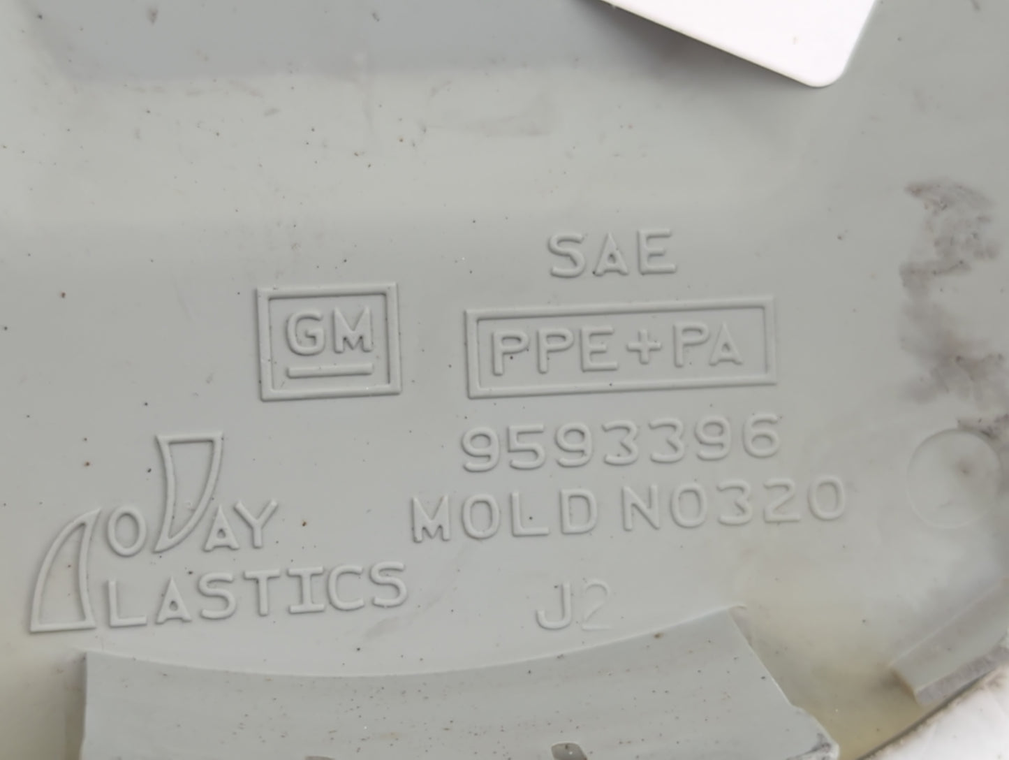 2002 Gmc Envoy Center Cap Oem 1438691 - Oemusedautoparts1.com