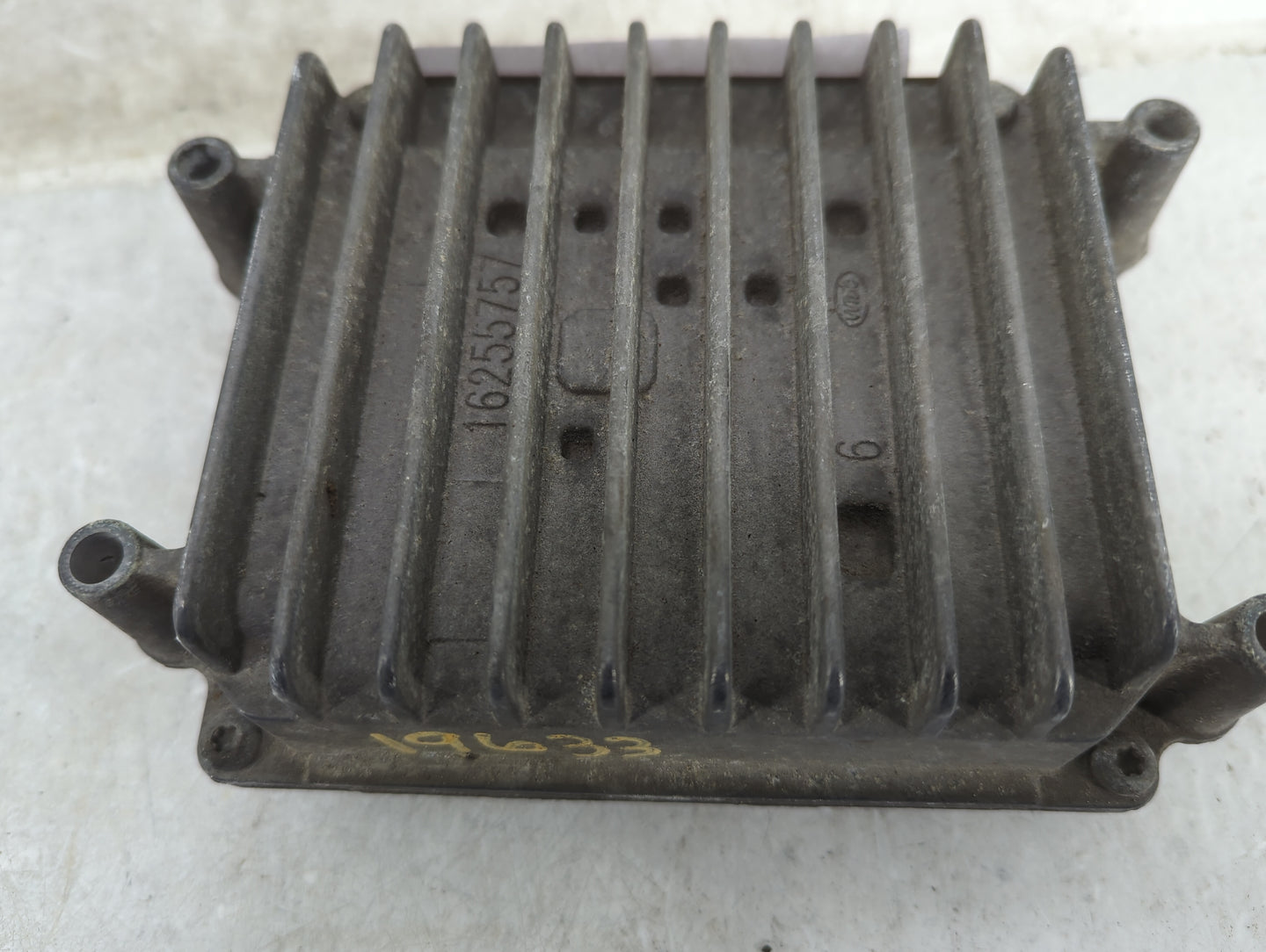 2002 Gmc Envoy PCM Engine Control Computer ECU ECM PCU OEM P/N:12223160 12576463, 16255757 Fits OEM Used Auto Parts - Oemuse