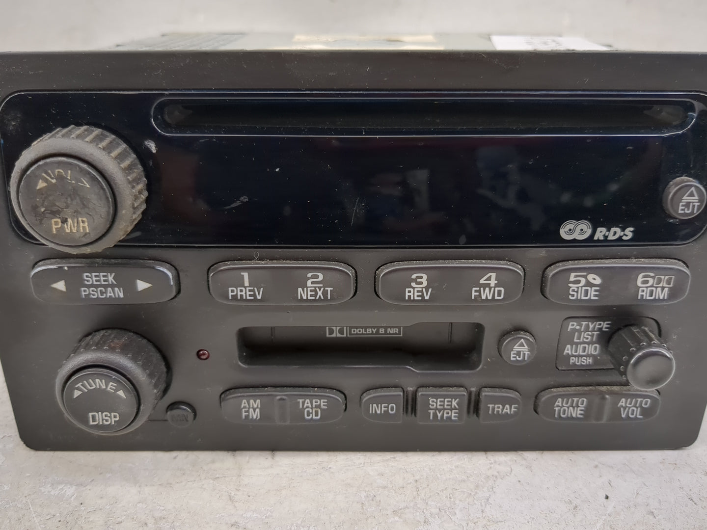 2002-2003 Gmc Envoy Radio AM FM Cd Player Receiver Replacement P/N:15058225 Fits Fits 2002 2003 OEM Used Auto Parts - Oemuse