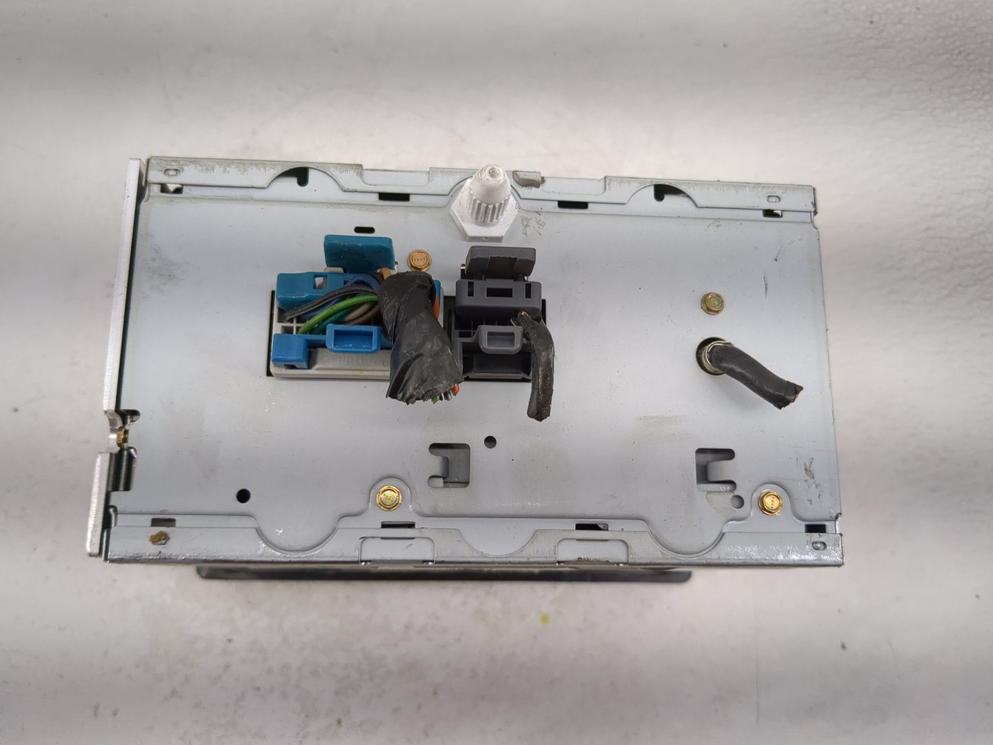 2002-2003 Gmc Envoy Radio AM FM Cd Player Receiver Replacement P/N:15058225 Fits Fits 2002 2003 OEM Used Auto Parts - Oemuse