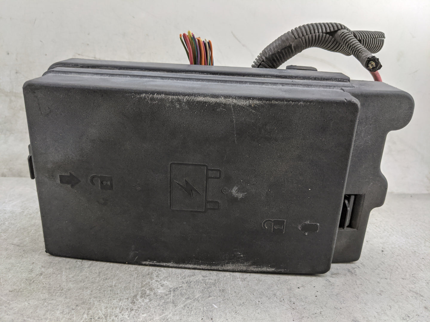 2002-2003 Gmc Envoy Fusebox Fuse Box Panel Relay Module Fits Fits 2002 2003 OEM Used Auto Parts - Oemusedautoparts1.com