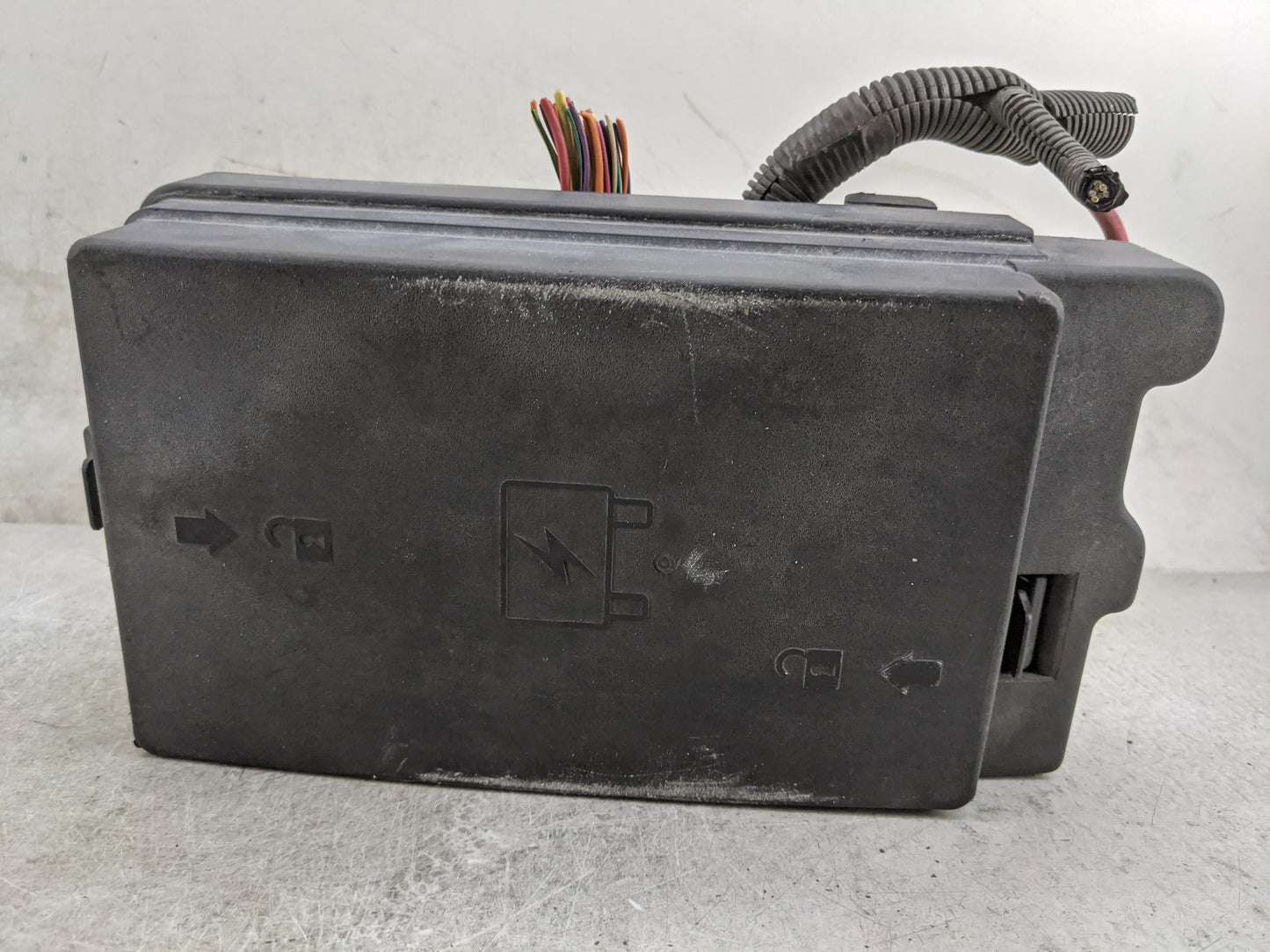 2002-2003 Gmc Envoy Fusebox Fuse Box Panel Relay Module Fits Fits 2002 2003 OEM Used Auto Parts - Oemusedautoparts1.com