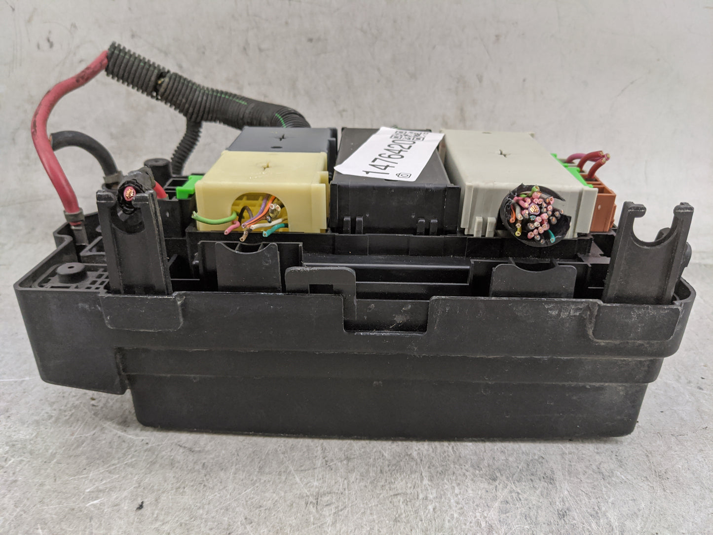 2002-2003 Gmc Envoy Fusebox Fuse Box Panel Relay Module Fits Fits 2002 2003 OEM Used Auto Parts - Oemusedautoparts1.com