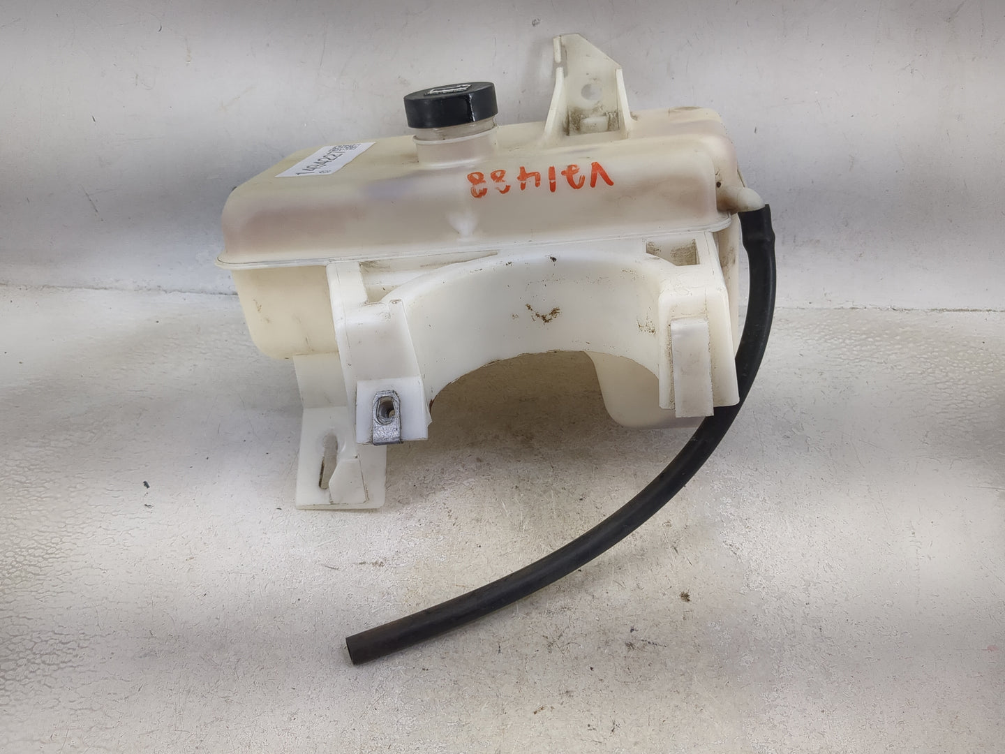 2002-2009 Gmc Envoy Radiator Coolant Overflow Expansion Tank Bottle 1494227 - Oemusedautoparts1.com