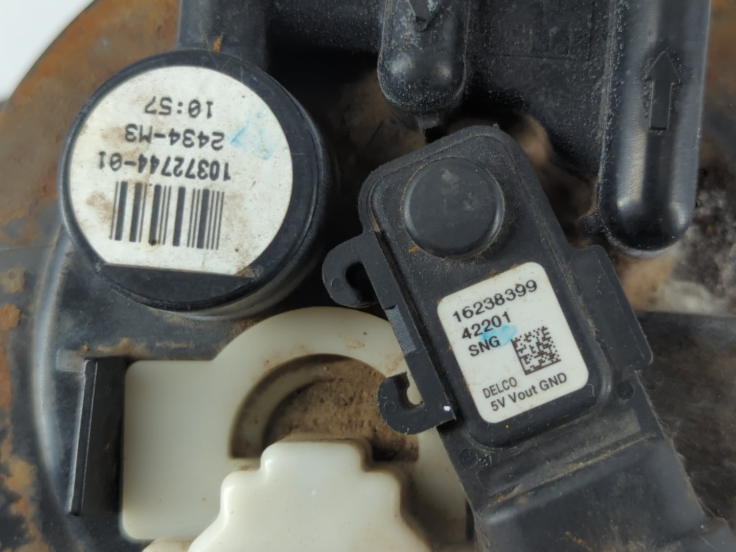 2002-2004 Gmc Envoy Electrical Gas Fuel Pump Assembly - Oemusedautoparts1.com