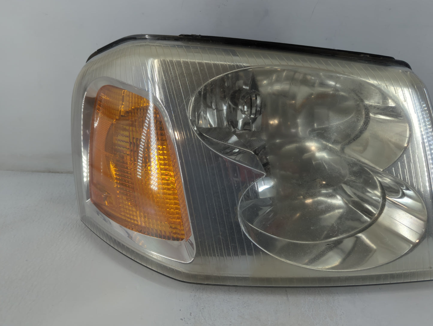 2002-2009 Gmc Envoy Passenger Right Oem Head Light Headlight Lamp - Oemusedautoparts1.com